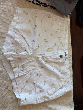 Old Navy White High-Waist Linen-Blend Shorts with Yellow palm tree Print